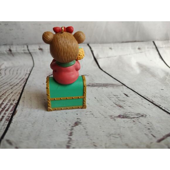 1991 Ornament Teddy Bear Doll /Chest Merry Christmas to a Fine Daughter NO BOX - Picture 6 of 9